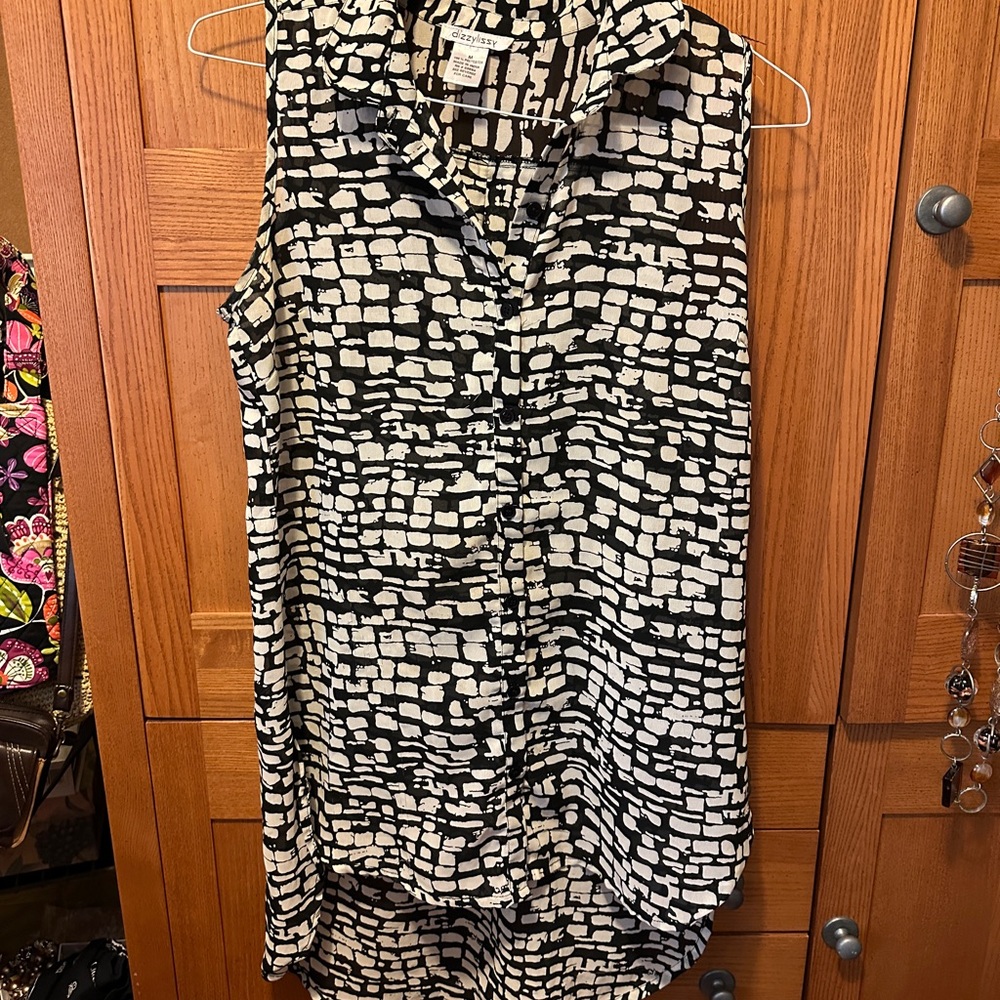 Black and White Sleeveless Tunic